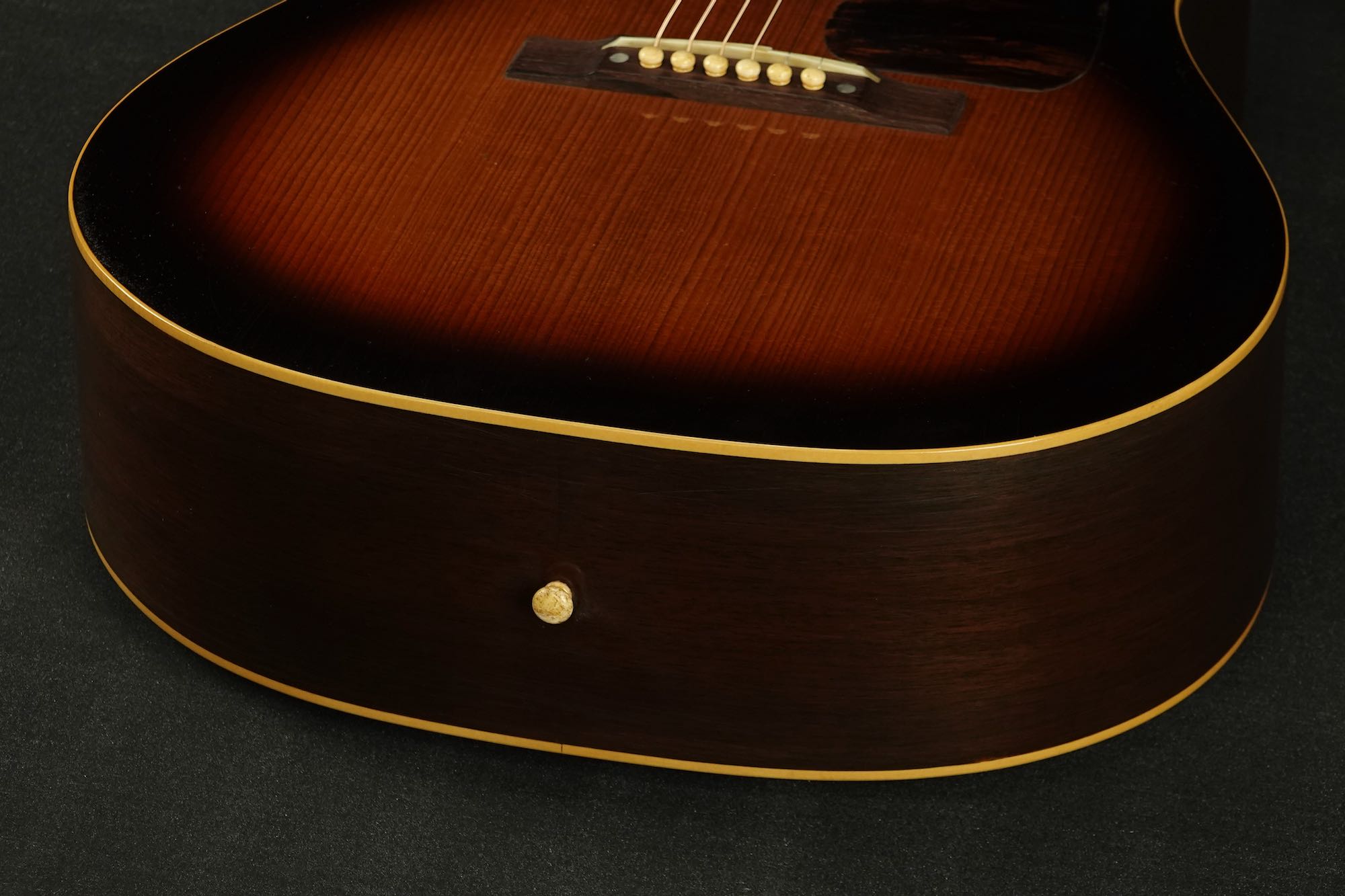 Pre-War Guitars Co. Model J-45 Sunburst (2020) | 楽器詳細