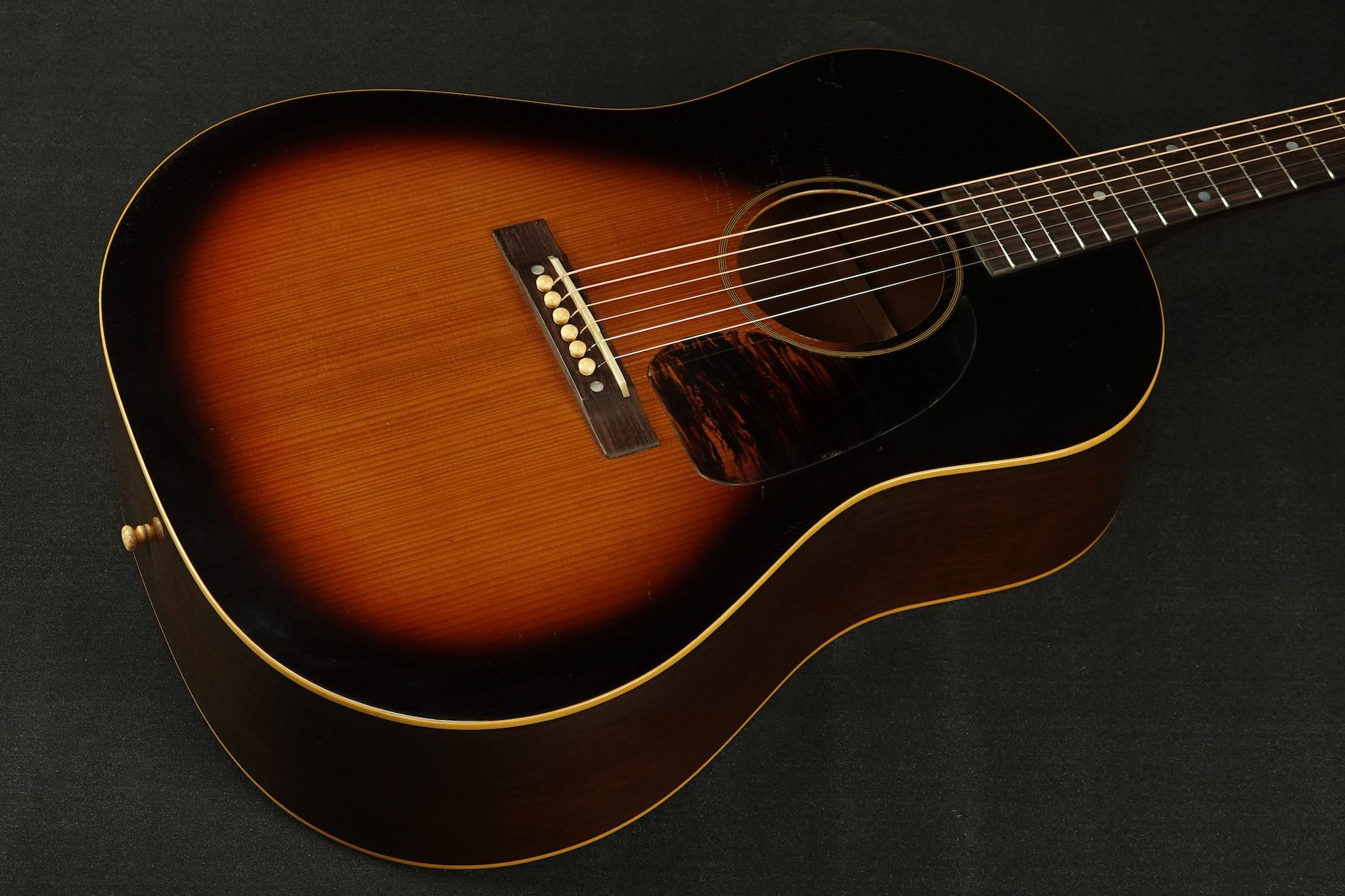 Pre-War Guitars Co. Model J-45 Sunburst (2020) | 楽器詳細