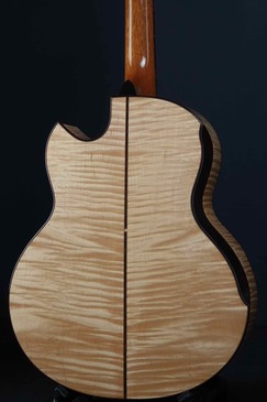 Akira Acoustic A3 cutaway custom【試奏レビュー】 : 木の