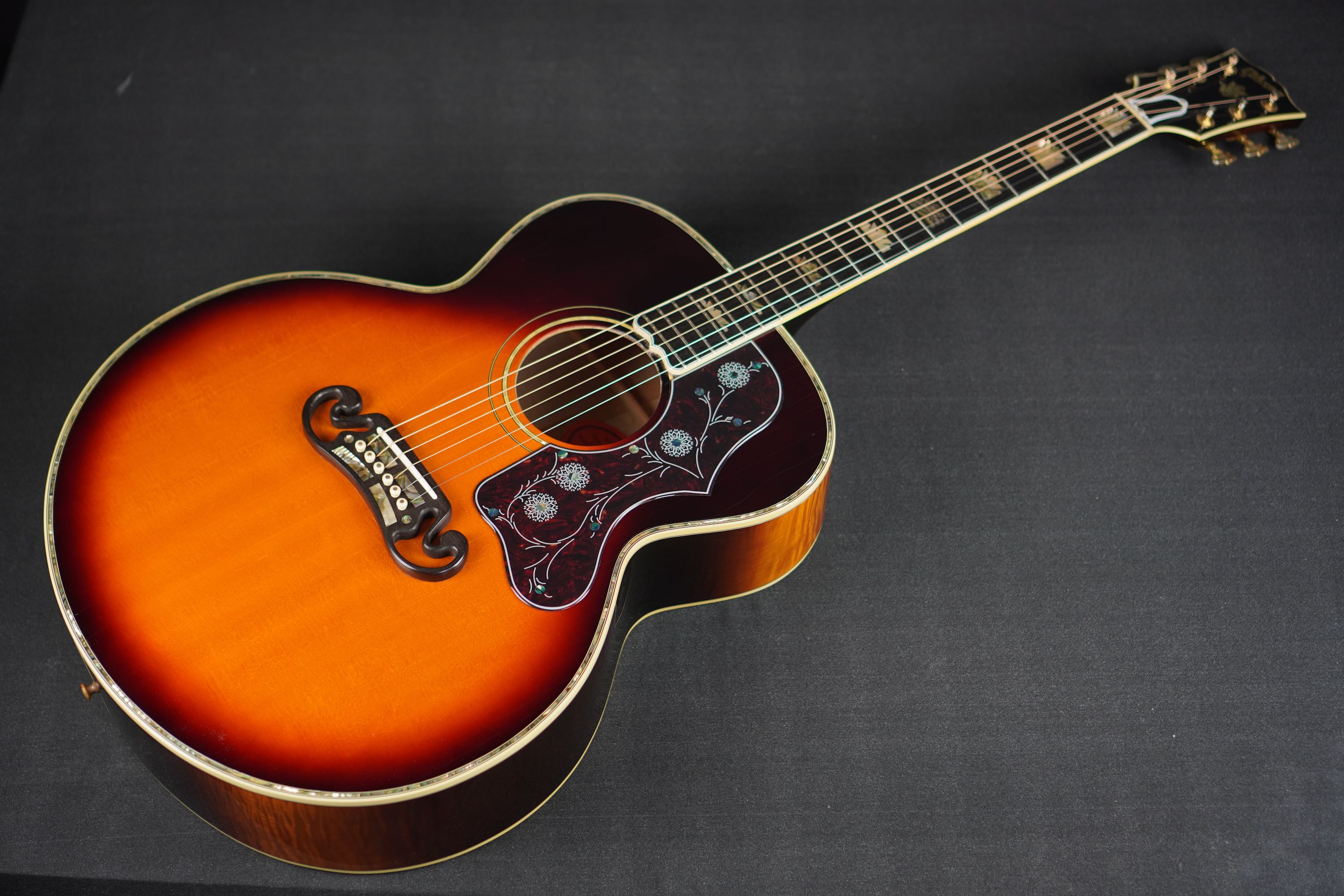 Gibson J-200 Deluxe | 楽器詳細ページ [Blue-G]