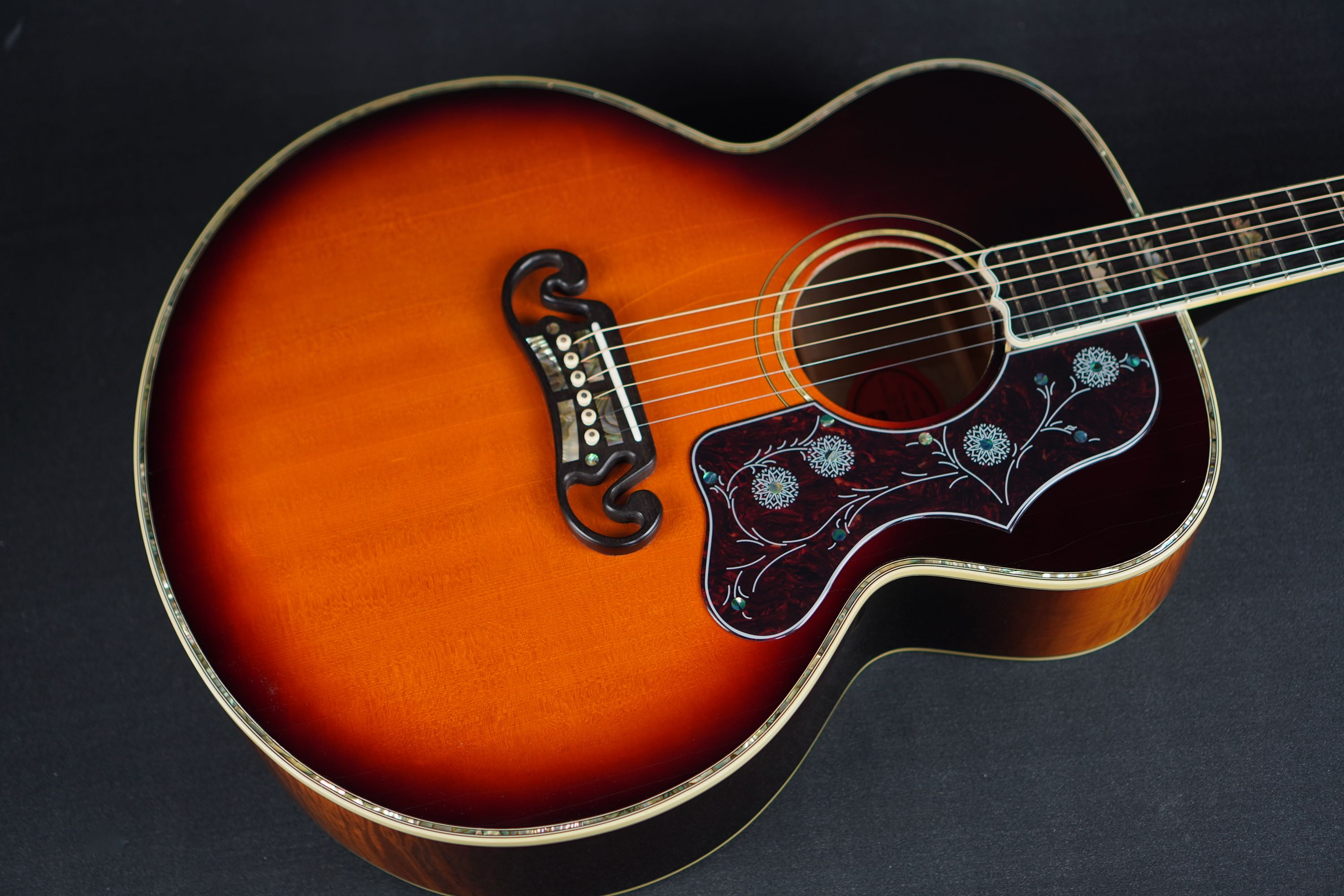 Gibson J-200 Deluxe | 楽器詳細ページ [Blue-G]