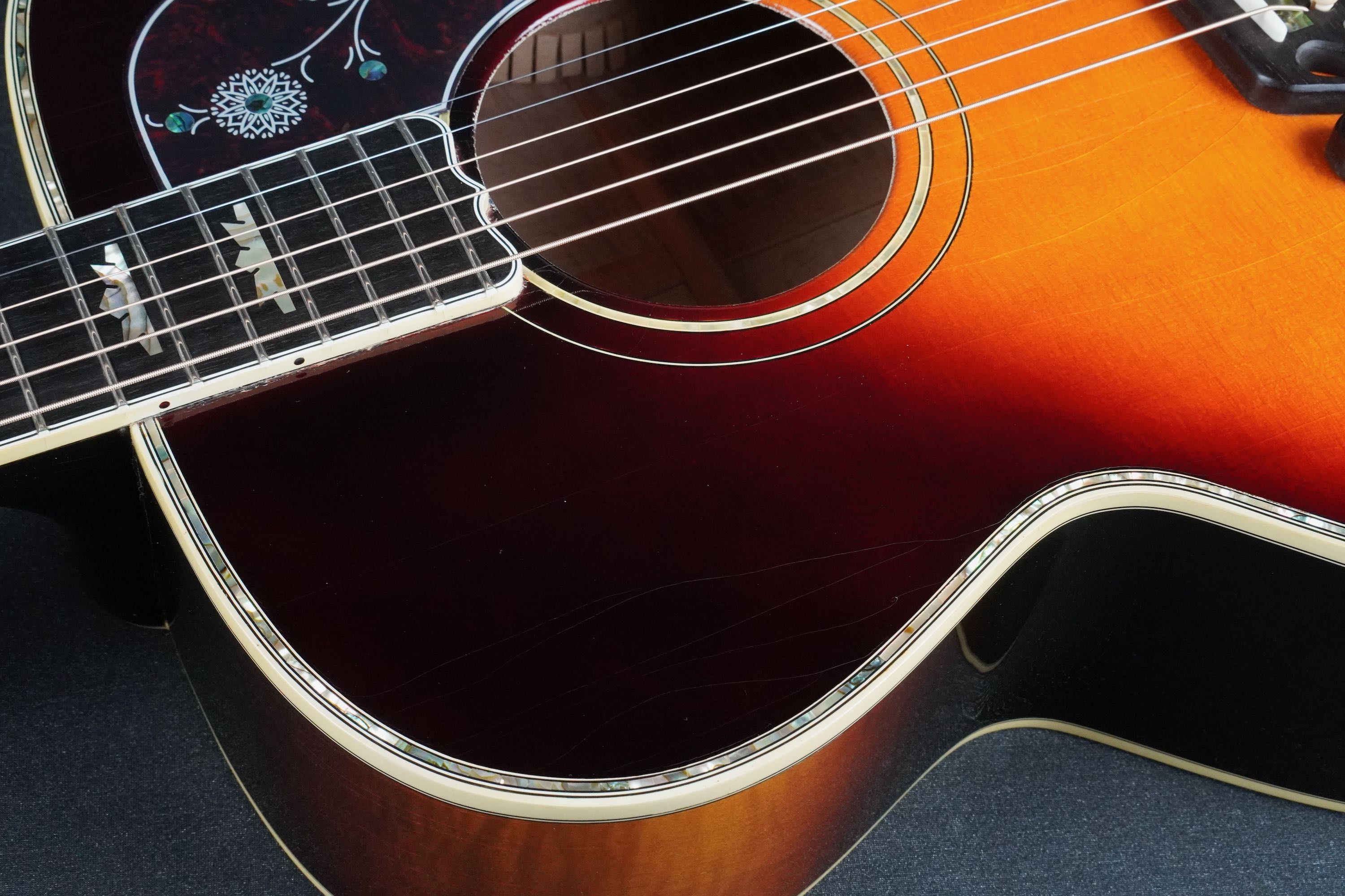 Gibson J-200 Deluxe | 楽器詳細ページ [Blue-G]