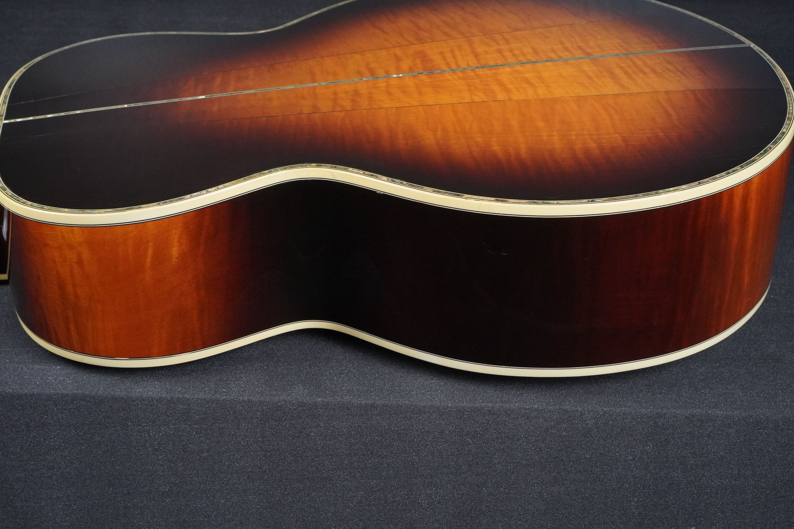 Gibson J-200 Deluxe | 楽器詳細ページ [Blue-G]